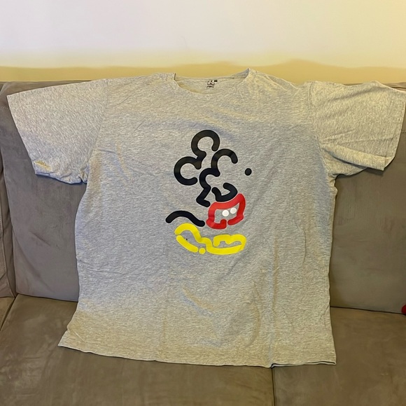 Uniqlo x Disney Mickey Mouse Stands Gray Unisex T-Shirt Yoon Hyup - Picture 2 of 4